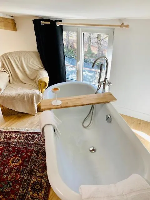 L'Olympique, Appartement 8 Voyageurs Avec Parking Savignac-les-Ormeaux Apartment