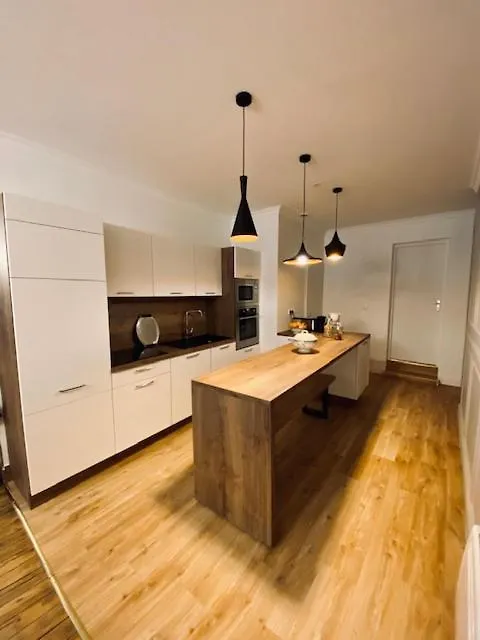 L'Olympique, Appartement 8 Voyageurs Avec Parking Savignac-les-Ormeaux Apartment
